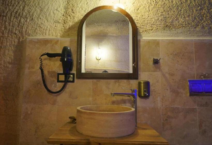 스위트 킹사이즈 침대, Travel Inn Cave