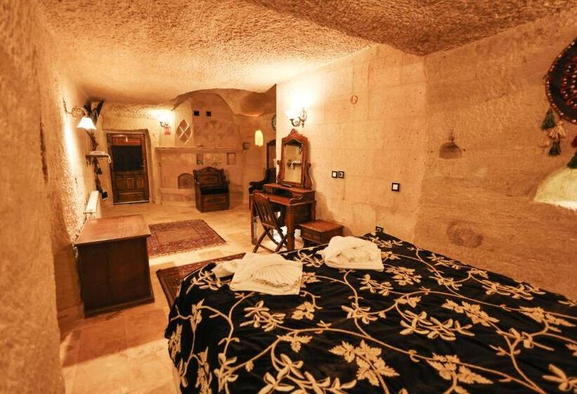 מיטת קינג בסוויטה, Travel Inn Cave
