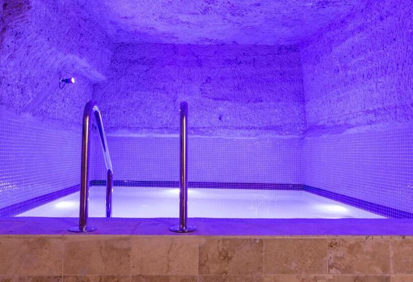 스위트 킹사이즈 침대, Travel Inn Cave