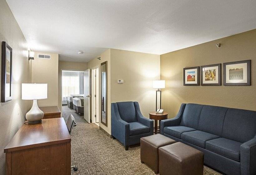 스위트, Comfort Inn & Suites Independence