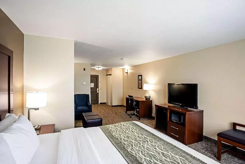 キングサイズベッドのスイートルーム, Comfort Inn & Suites Independence