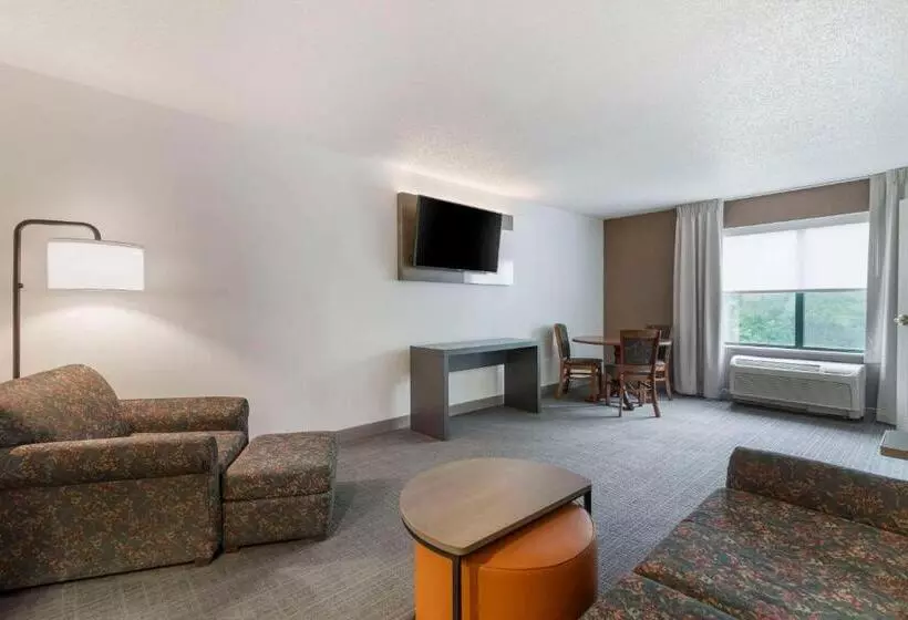 キングサイズベッドのスイートルーム, Comfort Inn & Suites Lake George