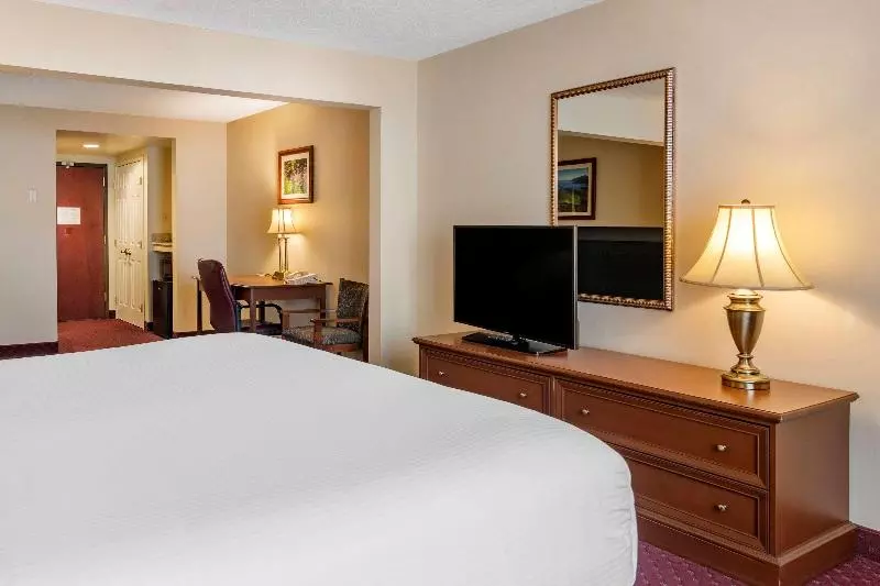 キングサイズベッドのスタンダードルーム, Comfort Inn & Suites Lake George