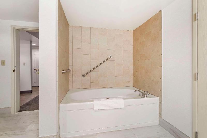 带大床的标准间, Comfort Inn & Suites Lake George