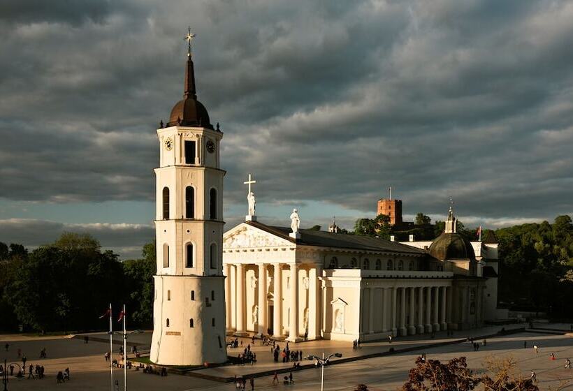 חדר דלוקס עם מרפסת, Grand Hotel Vilnius, Curio Collection By Hilton