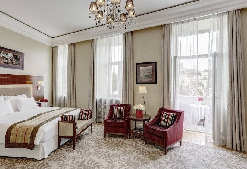 חדר דלוקס עם מרפסת, Grand Hotel Vilnius, Curio Collection By Hilton