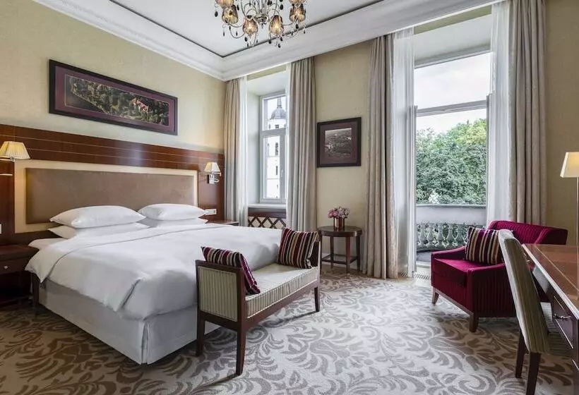 اتاق لوکس با بالکن, Grand Hotel Vilnius, Curio Collection By Hilton
