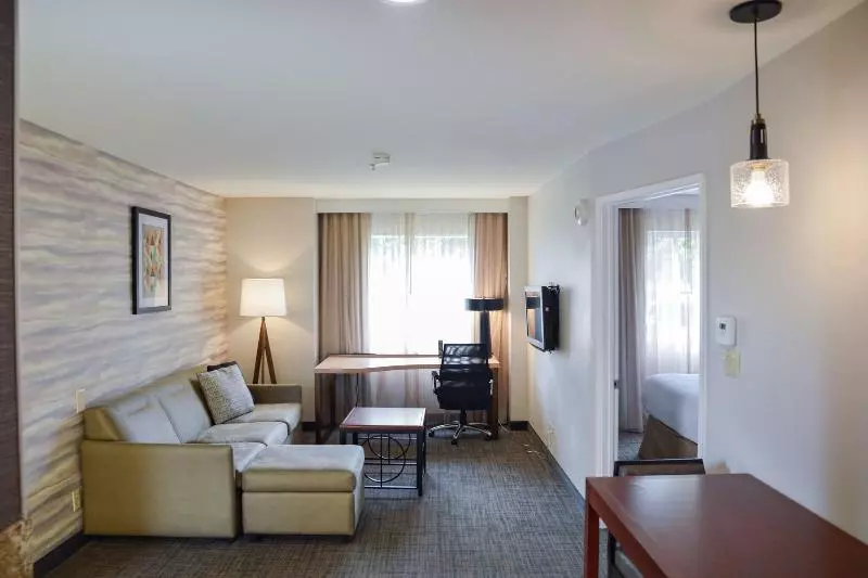 キングサイズベッドのスタンダードルーム, Holiday Inn Express & Suites Havelock Northwest New Bern, An Ihg