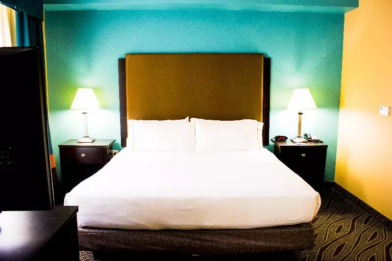 キングサイズベッドのエクゼクティブルーム, Holiday Inn Express & Suites Havelock Northwest New Bern, An Ihg