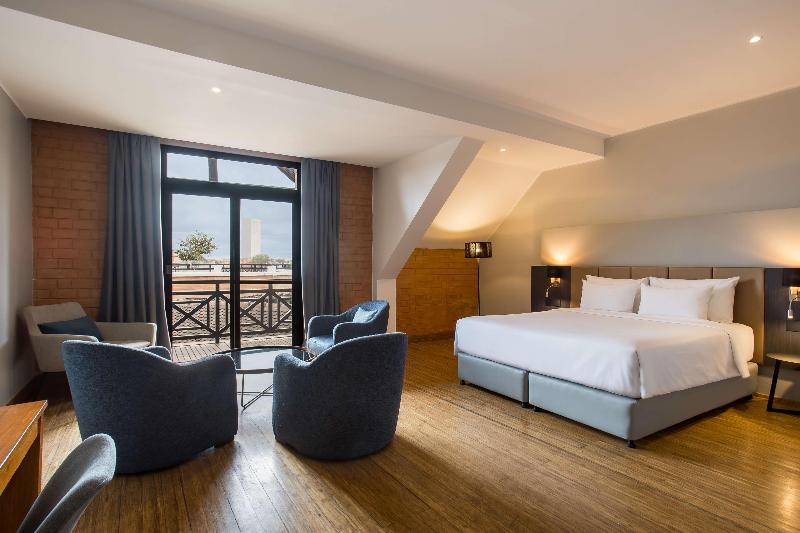 سوییت جونیور با بالکن, Radisson Hotel Tamboho Waterfront Antananarivo