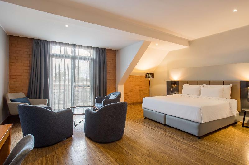 سوییت جونیور با بالکن, Radisson Hotel Tamboho Waterfront Antananarivo