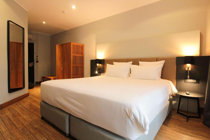 سوییت جونیور با بالکن, Radisson Hotel Tamboho Waterfront Antananarivo