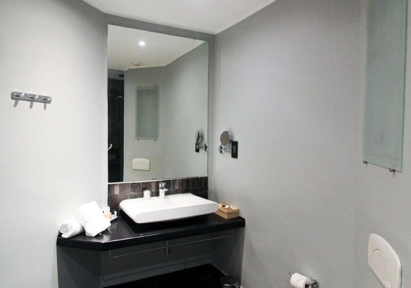 سوییت جونیور با بالکن, Radisson Hotel Tamboho Waterfront Antananarivo