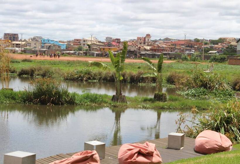 Superior room with lake view, Radisson Hotel Tamboho Waterfront Antananarivo