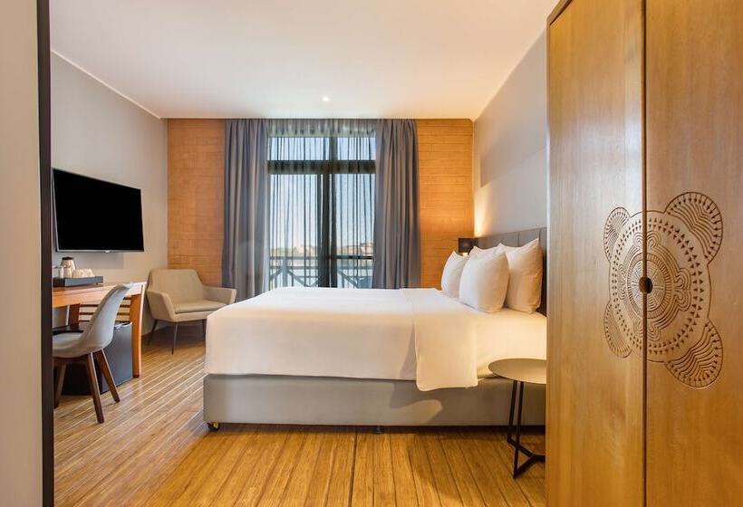 Superior room with lake view, Radisson Hotel Tamboho Waterfront Antananarivo