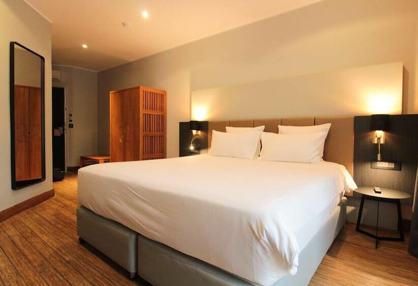 سوییت جونیور با بالکن, Radisson Hotel Tamboho Waterfront Antananarivo