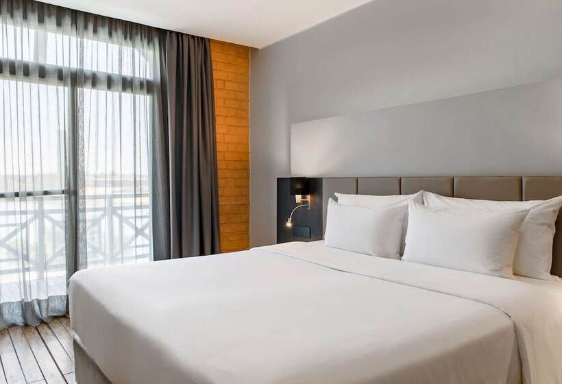 اتاق پریمیوم با چشم‌انداز دریاچه, Radisson Hotel Tamboho Waterfront Antananarivo