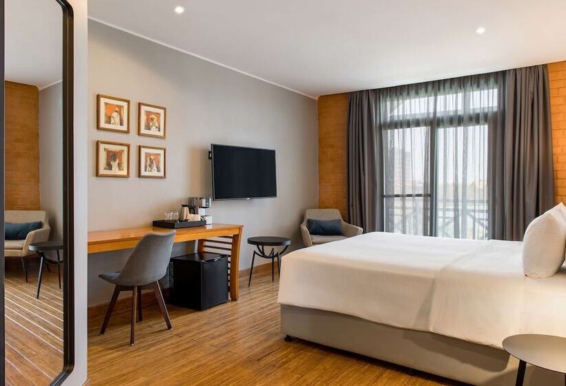 اتاق پریمیوم با چشم‌انداز دریاچه, Radisson Hotel Tamboho Waterfront Antananarivo