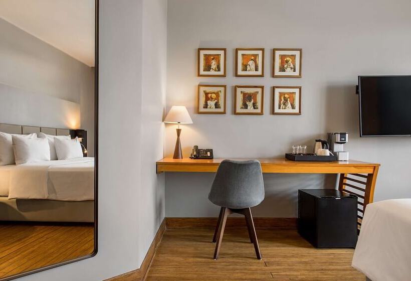 اتاق پریمیوم با چشم‌انداز دریاچه, Radisson Hotel Tamboho Waterfront Antananarivo