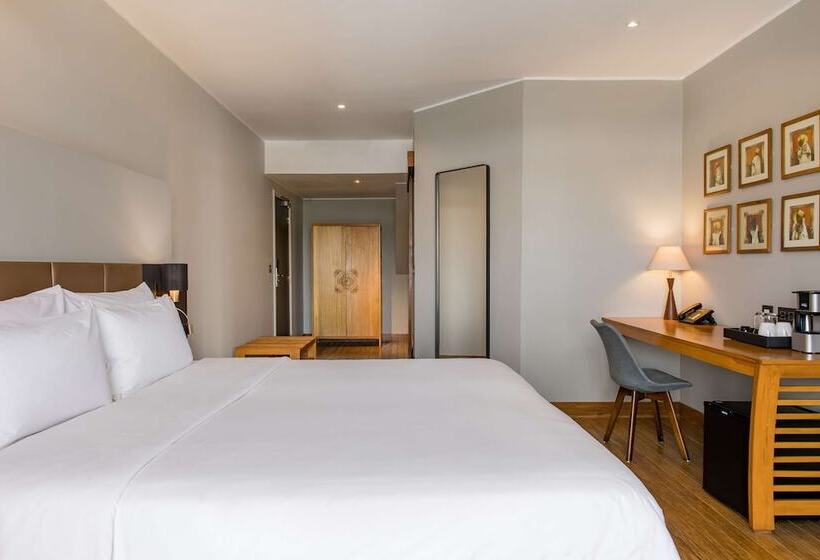 اتاق پریمیوم با چشم‌انداز دریاچه, Radisson Hotel Tamboho Waterfront Antananarivo