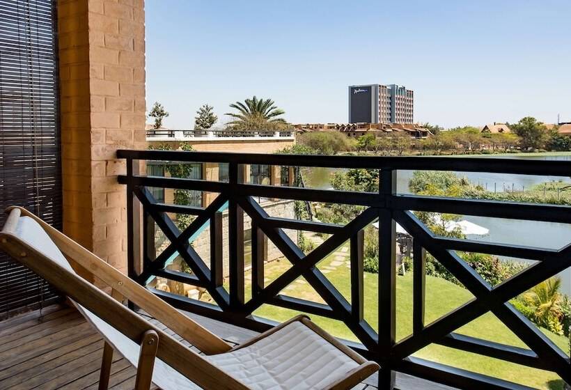 اتاق پریمیوم با چشم‌انداز دریاچه, Radisson Hotel Tamboho Waterfront Antananarivo