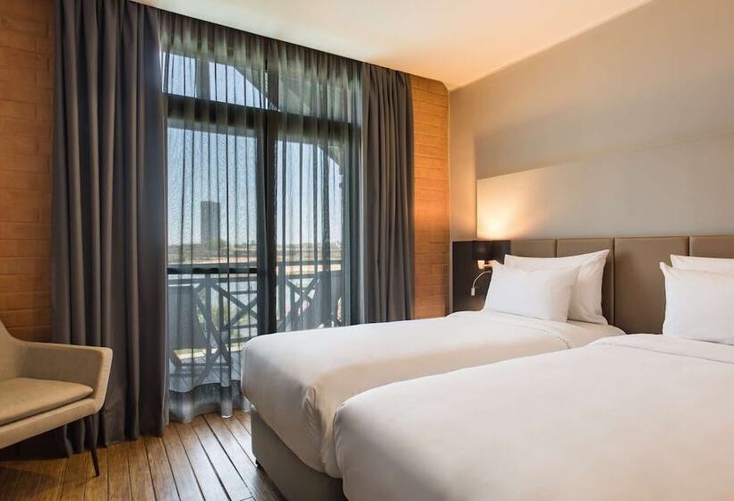 اتاق پریمیوم با چشم‌انداز دریاچه, Radisson Hotel Tamboho Waterfront Antananarivo