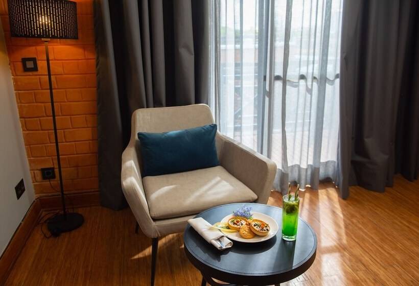 اتاق پریمیوم با چشم‌انداز دریاچه, Radisson Hotel Tamboho Waterfront Antananarivo