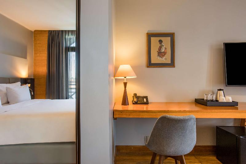 Superior room with lake view, Radisson Hotel Tamboho Waterfront Antananarivo