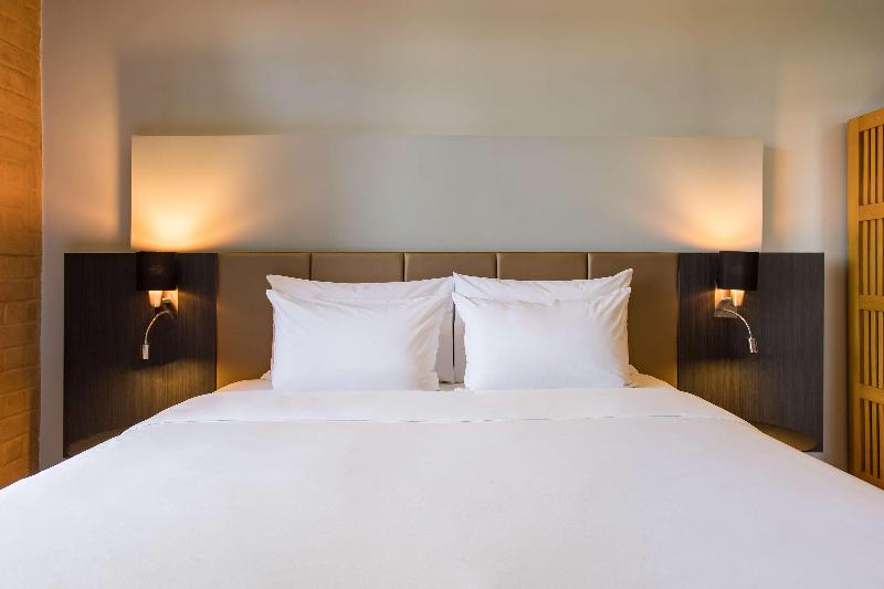 Superior room with lake view, Radisson Hotel Tamboho Waterfront Antananarivo