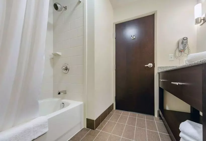 ２ダブルベッドのスタンダードルーム, Sleep Inn & Suites Grand Forks Near Alerus Center