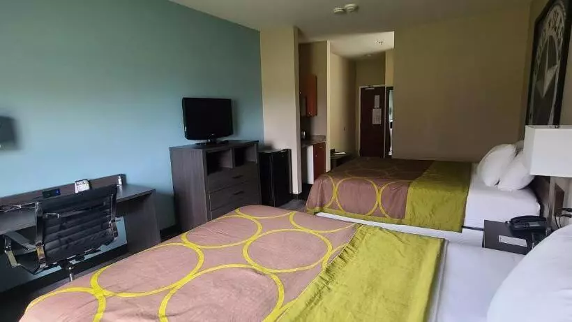 اتاق استاندارد با تخت دو نفره بزرگ برای معلولان, Super 8 By Wyndham Lubbock West