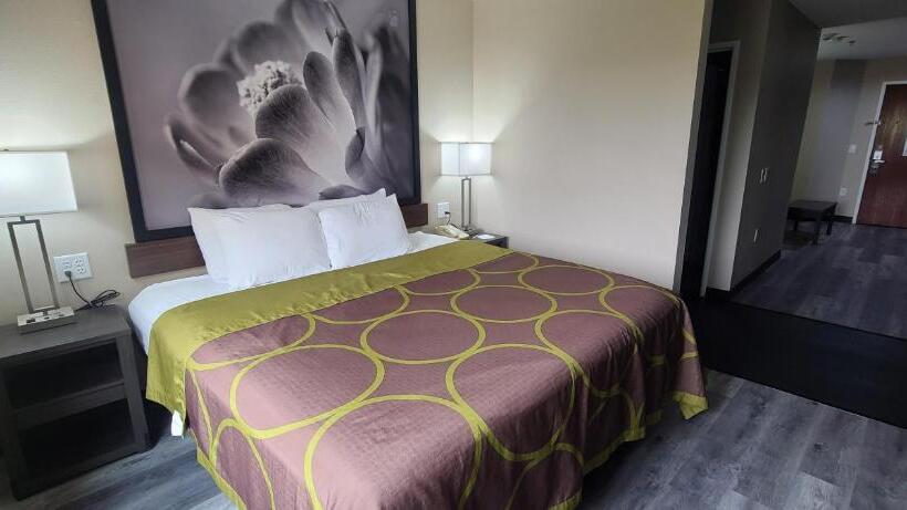 キングサイズベッドのデラックススイート, Super 8 By Wyndham Lubbock West