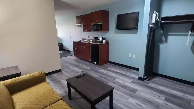 استودیوی استاندارد, Super 8 By Wyndham Lubbock West