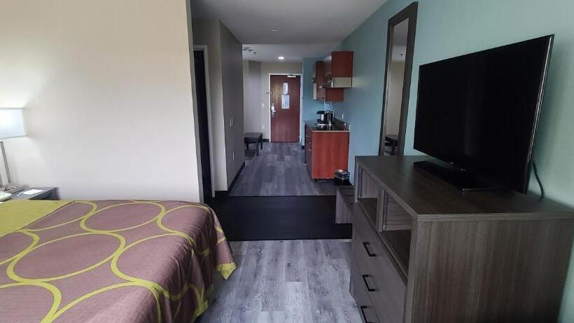 身障者適用キングサイズベッドルーム, Super 8 By Wyndham Lubbock West