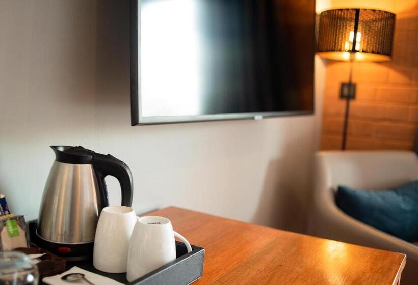 اتاق پریمیوم با چشم‌انداز دریاچه, Radisson Hotel Tamboho Waterfront Antananarivo