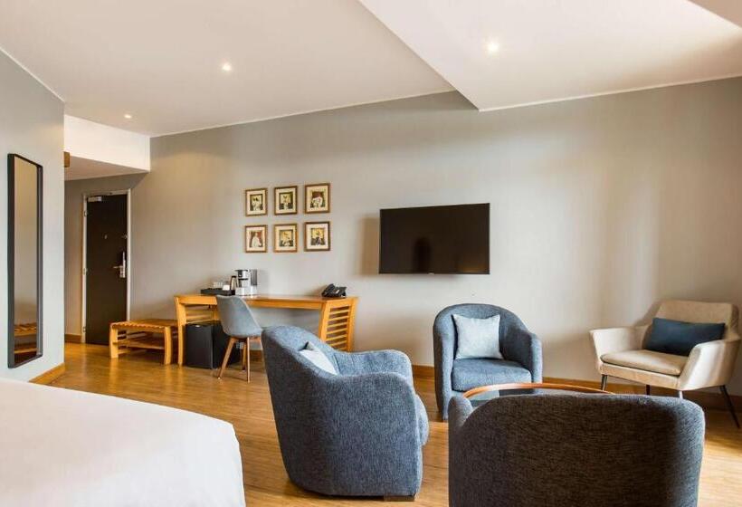 سوییت جونیور با بالکن, Radisson Hotel Tamboho Waterfront Antananarivo