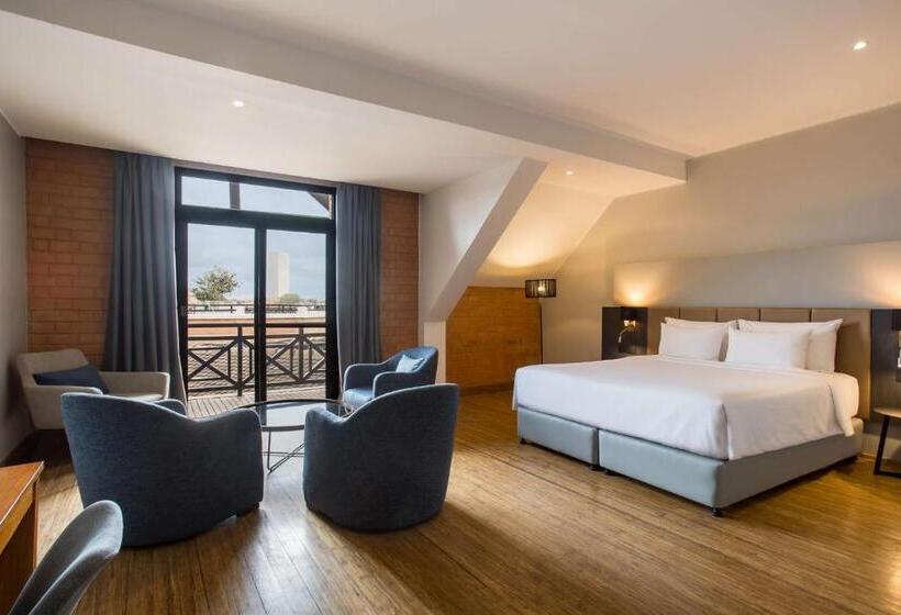 سوییت جونیور با بالکن, Radisson Hotel Tamboho Waterfront Antananarivo