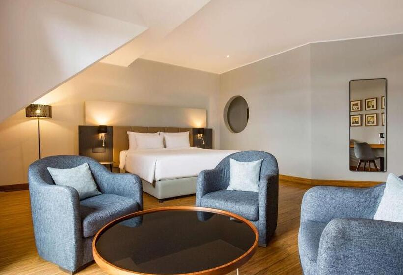 سوییت جونیور با بالکن, Radisson Hotel Tamboho Waterfront Antananarivo