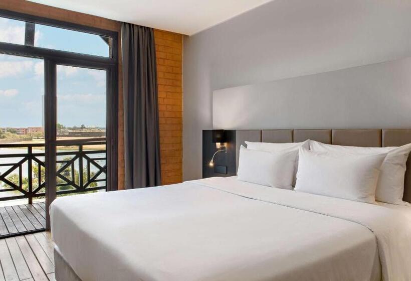 اتاق پریمیوم با چشم‌انداز دریاچه, Radisson Hotel Tamboho Waterfront Antananarivo