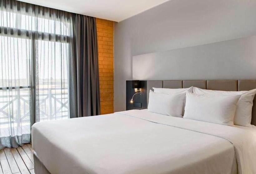 اتاق پریمیوم با چشم‌انداز دریاچه, Radisson Hotel Tamboho Waterfront Antananarivo