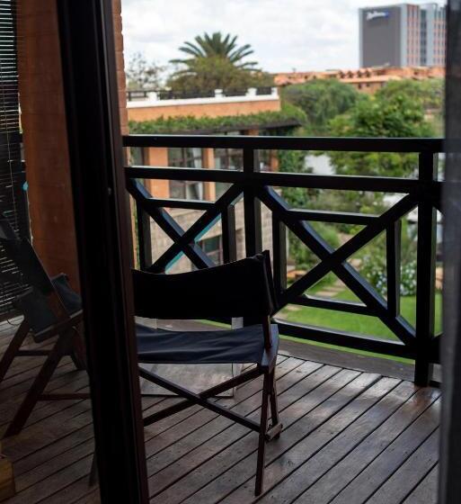 Superior room with lake view, Radisson Hotel Tamboho Waterfront Antananarivo