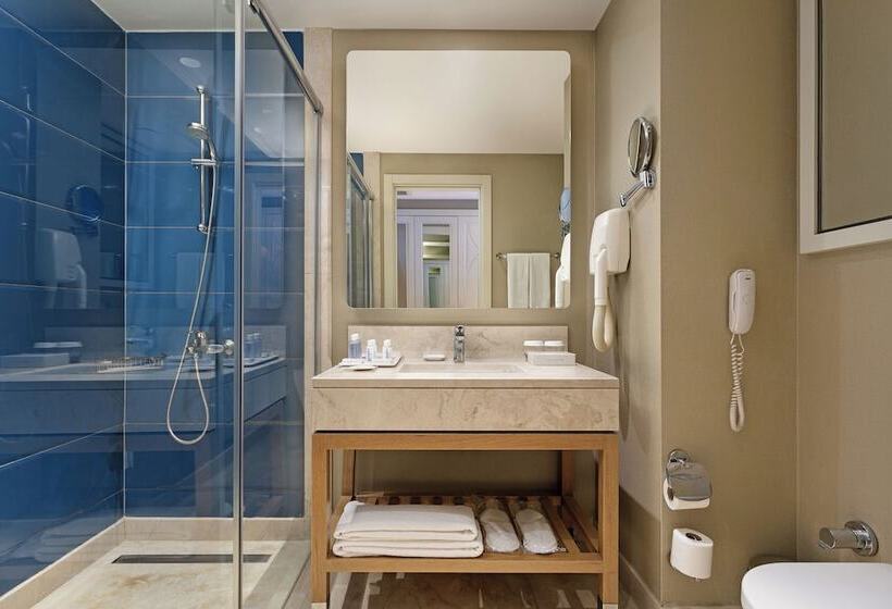 اتاق اساندارد با چشم‌انداز جانبی به دریا, Titanic Deluxe Lara