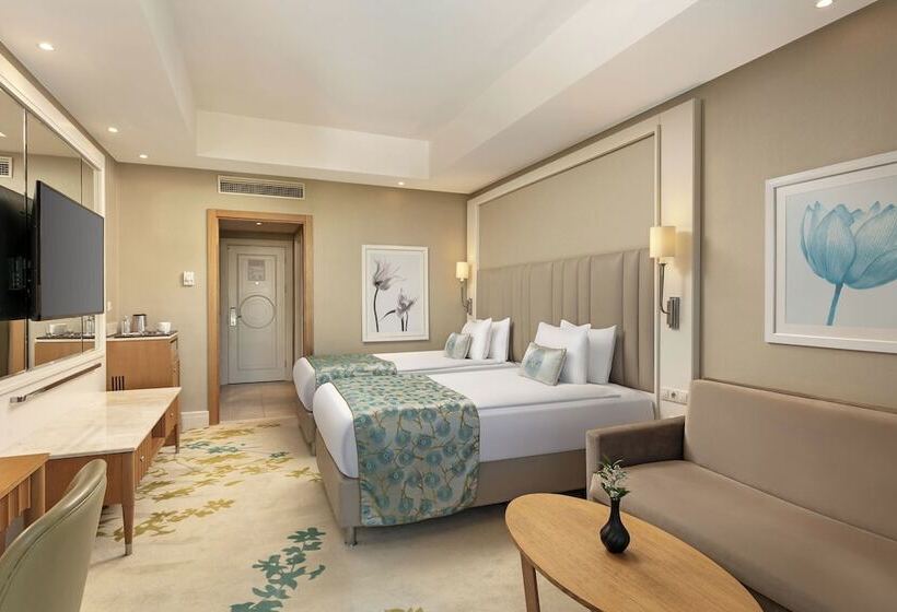 اتاق اساندارد با چشم‌انداز جانبی به دریا, Titanic Deluxe Lara