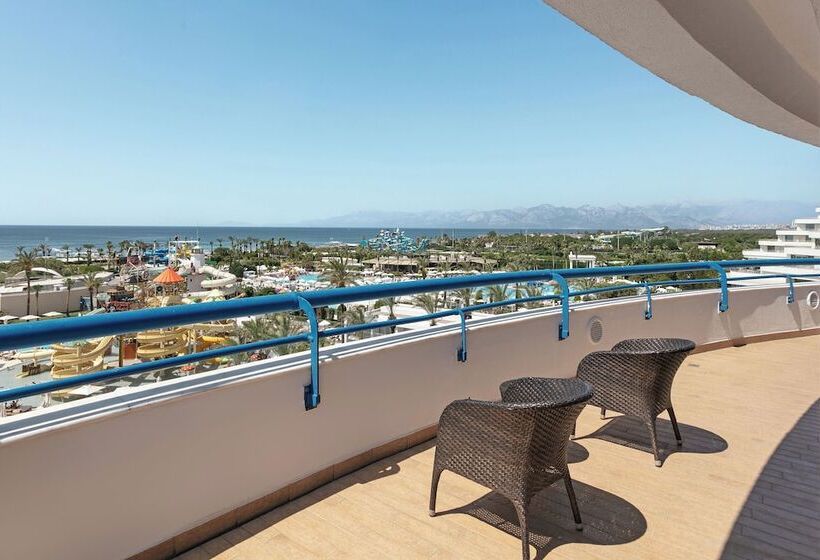 سوییت جونیور, Titanic Deluxe Lara