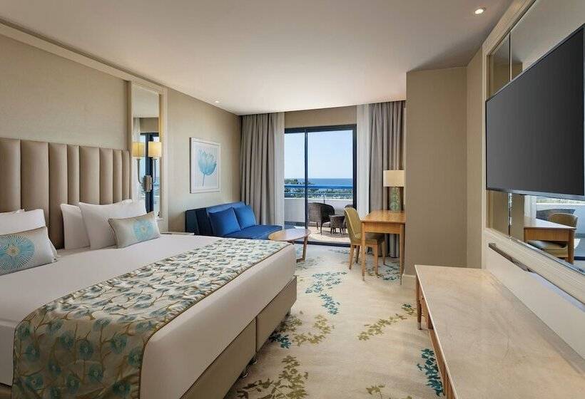 سوییت جونیور, Titanic Deluxe Lara