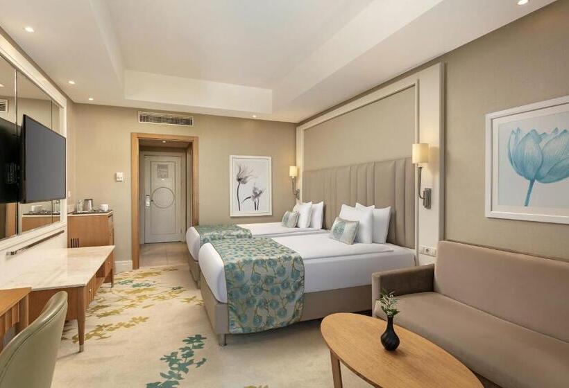 اتاق اساندارد با چشم‌انداز جانبی به دریا, Titanic Deluxe Lara