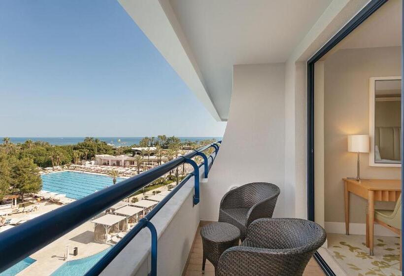 اتاق اساندارد با چشم‌انداز جانبی به دریا, Titanic Deluxe Lara