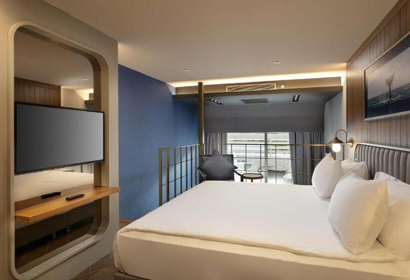 سوییت دوبلکس, Titanic Deluxe Lara