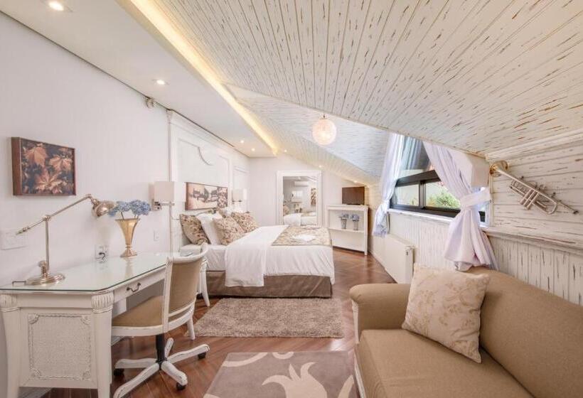 Полулюкс, Wish Serrano Resort