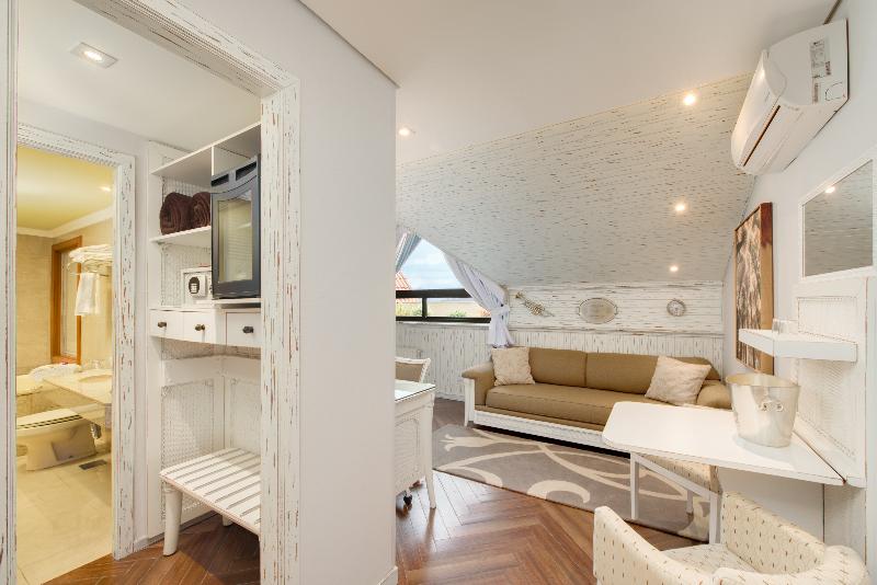 Полулюкс, Wish Serrano Resort